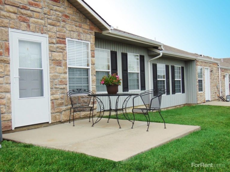 Greenway Villas 55 and older Senior Living in Raymore, MO